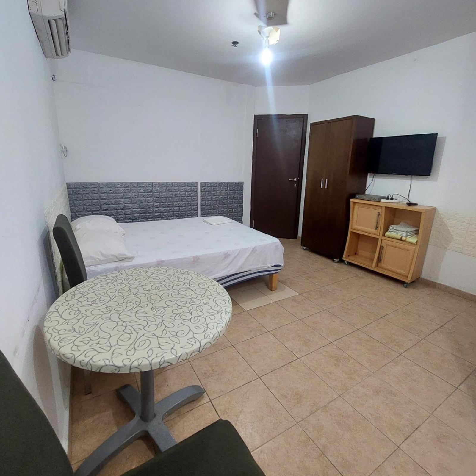 Hotel Star Guest- House Or Yehuda Esterno foto
