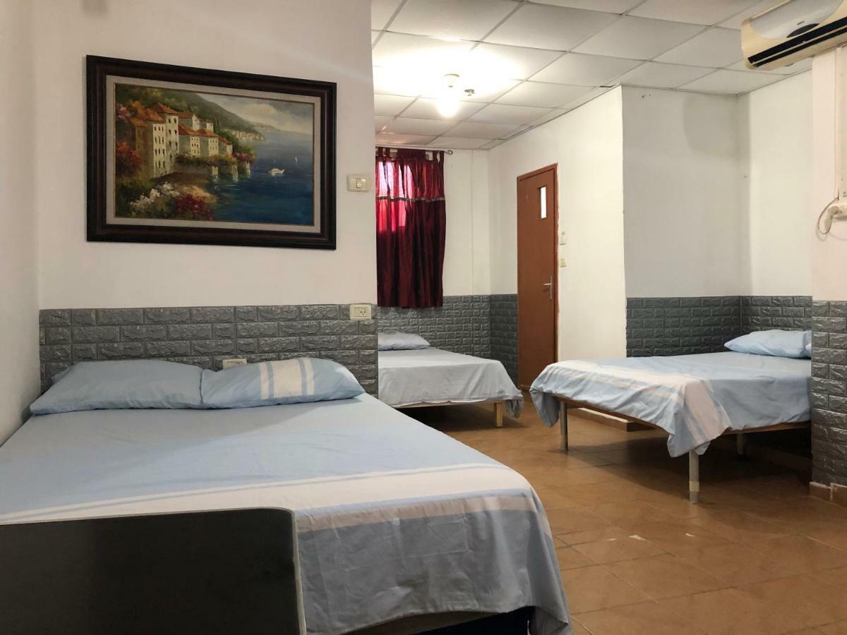 Hotel Star Guest- House Or Yehuda Esterno foto