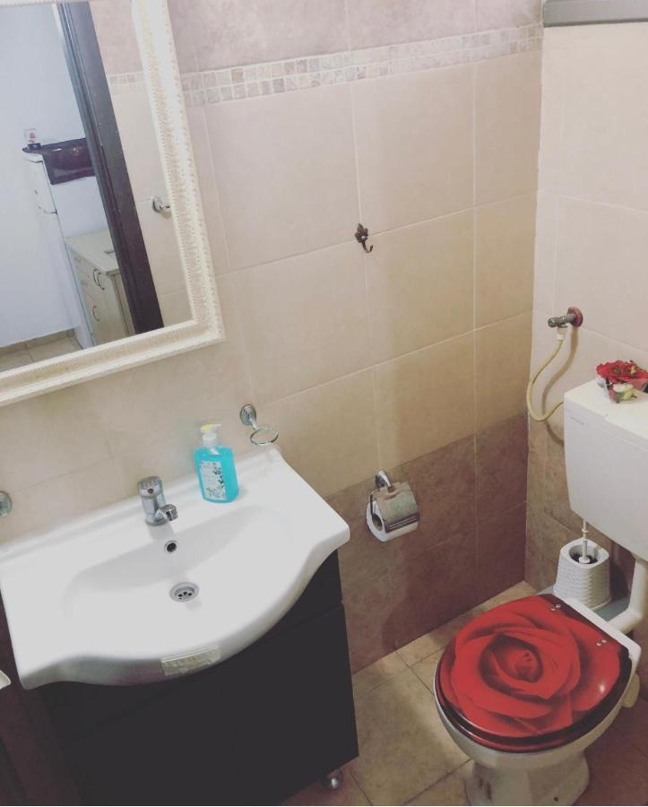 Hotel Star Guest- House Or Yehuda Esterno foto